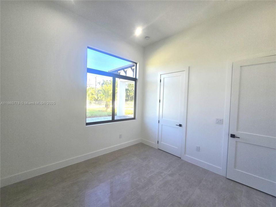 Recently Sold: $1,495,000 (5 beds, 4 baths, 3328 Square Feet)
