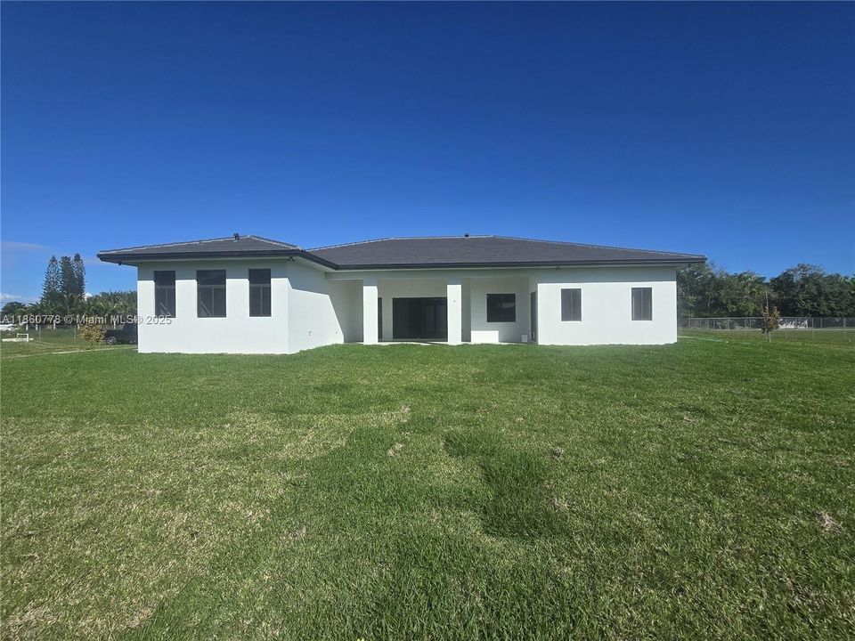 Recently Sold: $1,495,000 (5 beds, 4 baths, 3328 Square Feet)