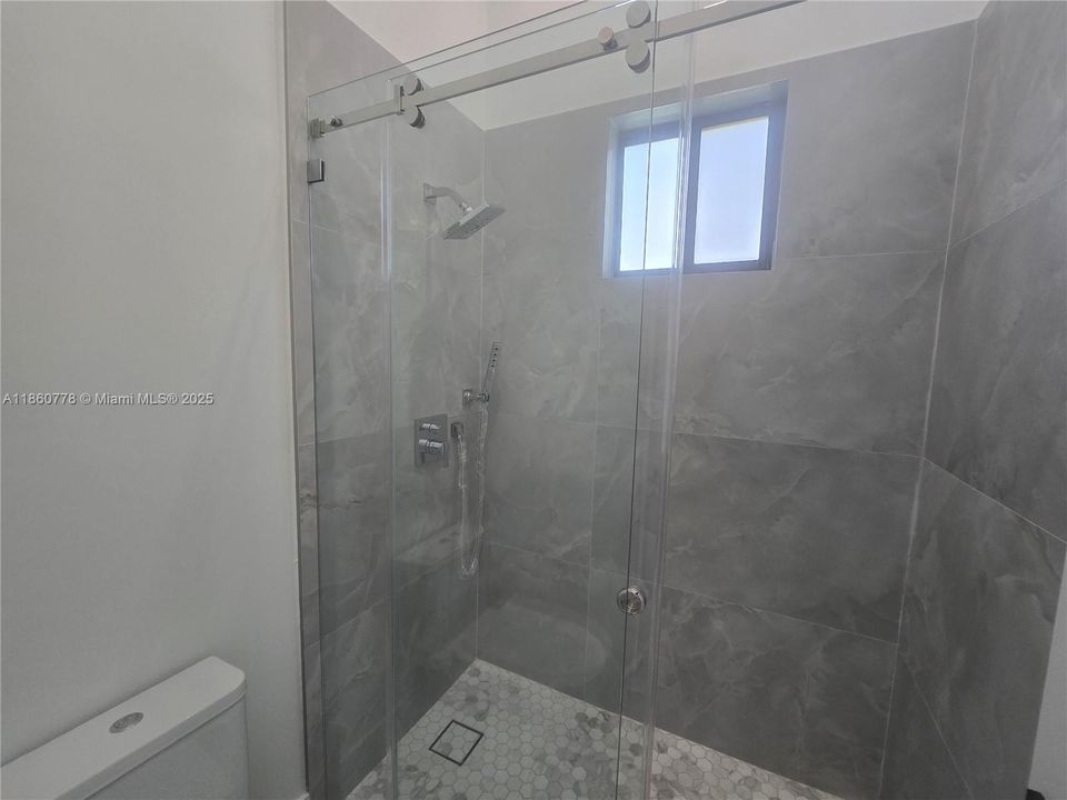 Recently Sold: $1,495,000 (5 beds, 4 baths, 3328 Square Feet)