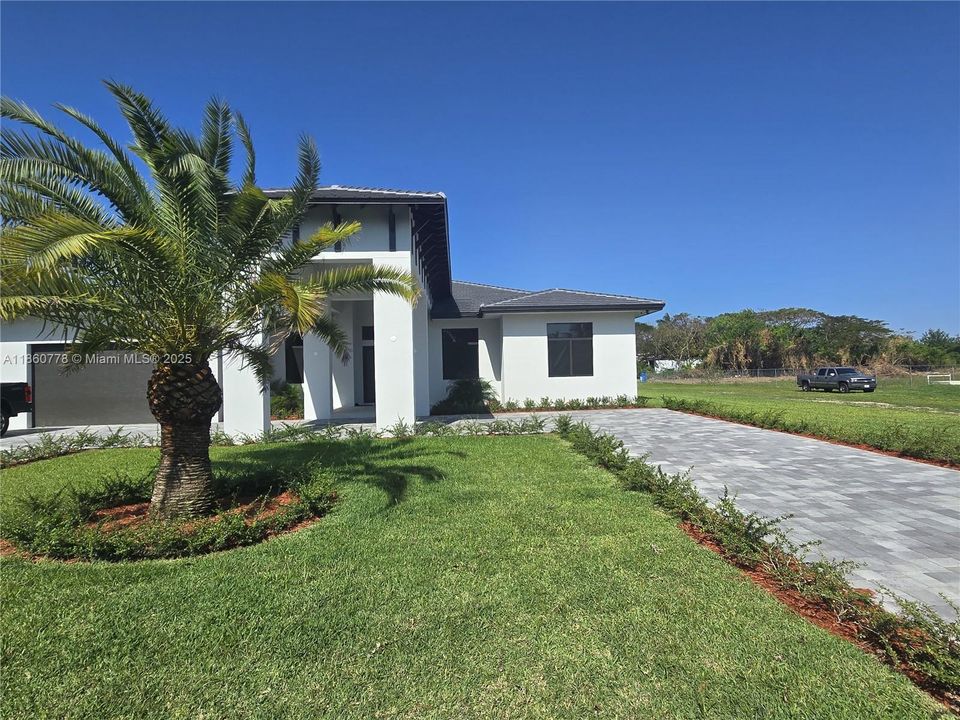 Recently Sold: $1,495,000 (5 beds, 4 baths, 3328 Square Feet)