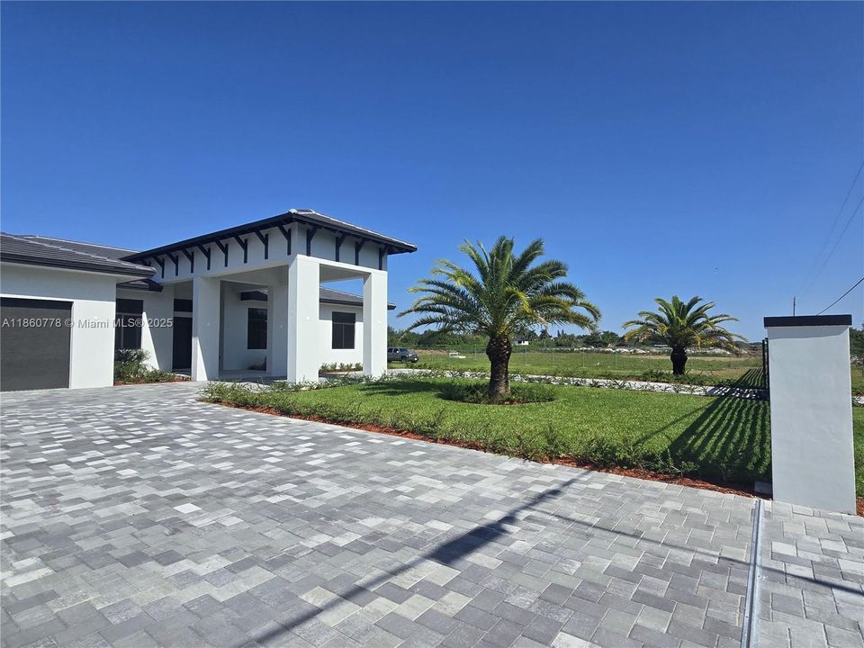 Recently Sold: $1,495,000 (5 beds, 4 baths, 3328 Square Feet)