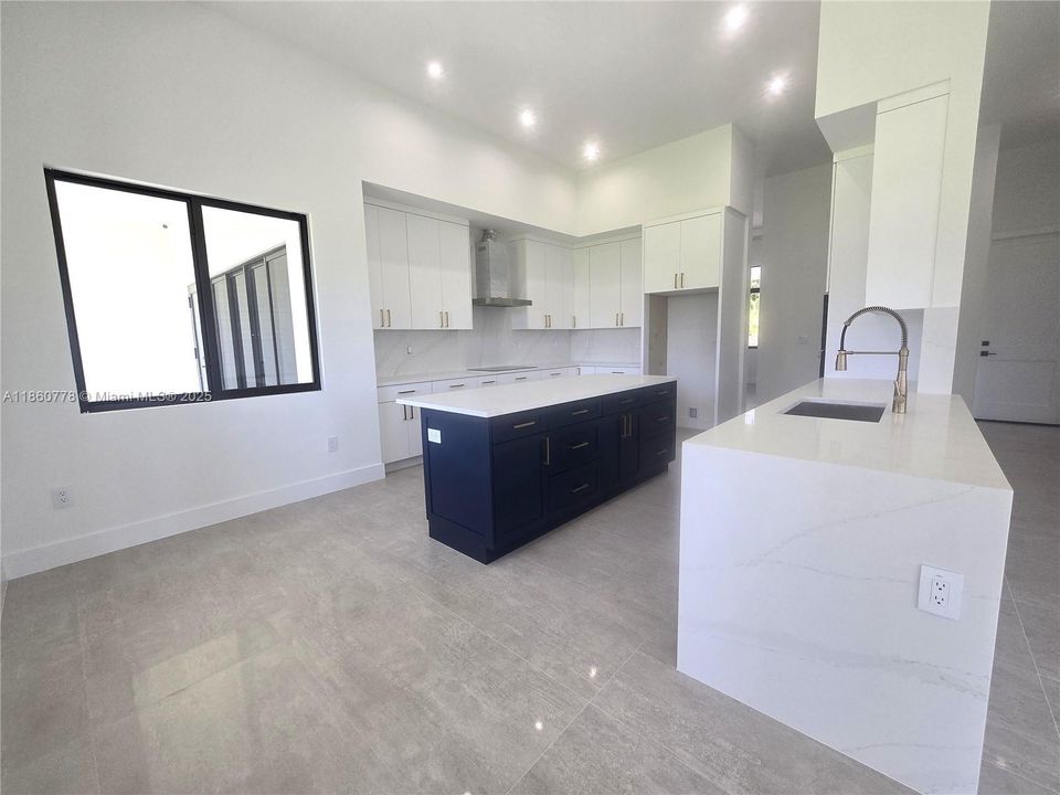 Recently Sold: $1,495,000 (5 beds, 4 baths, 3328 Square Feet)