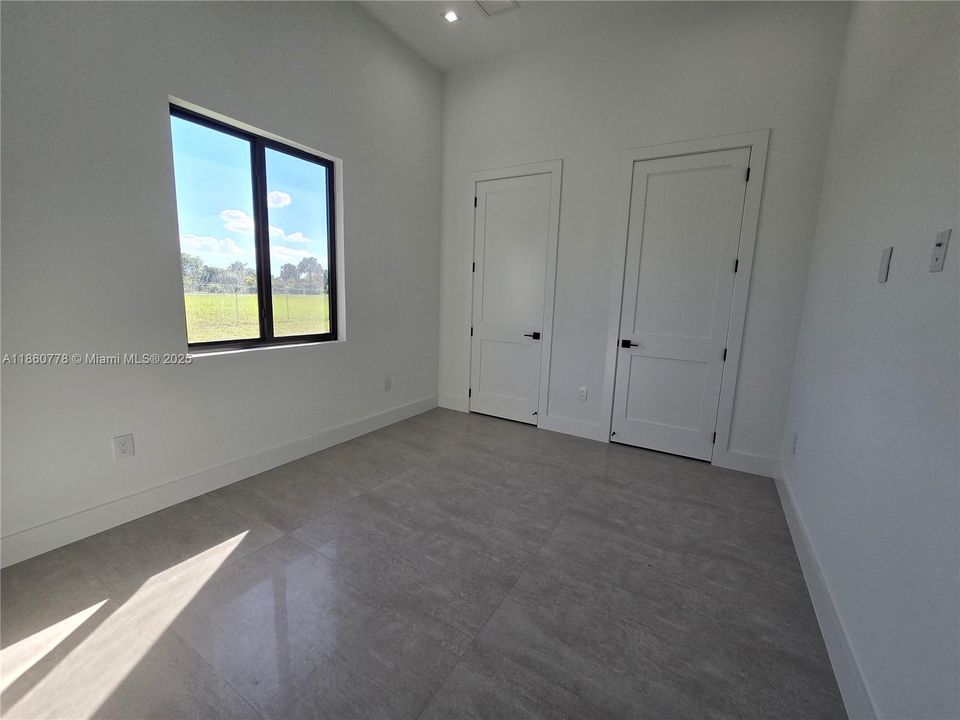 Recently Sold: $1,495,000 (5 beds, 4 baths, 3328 Square Feet)