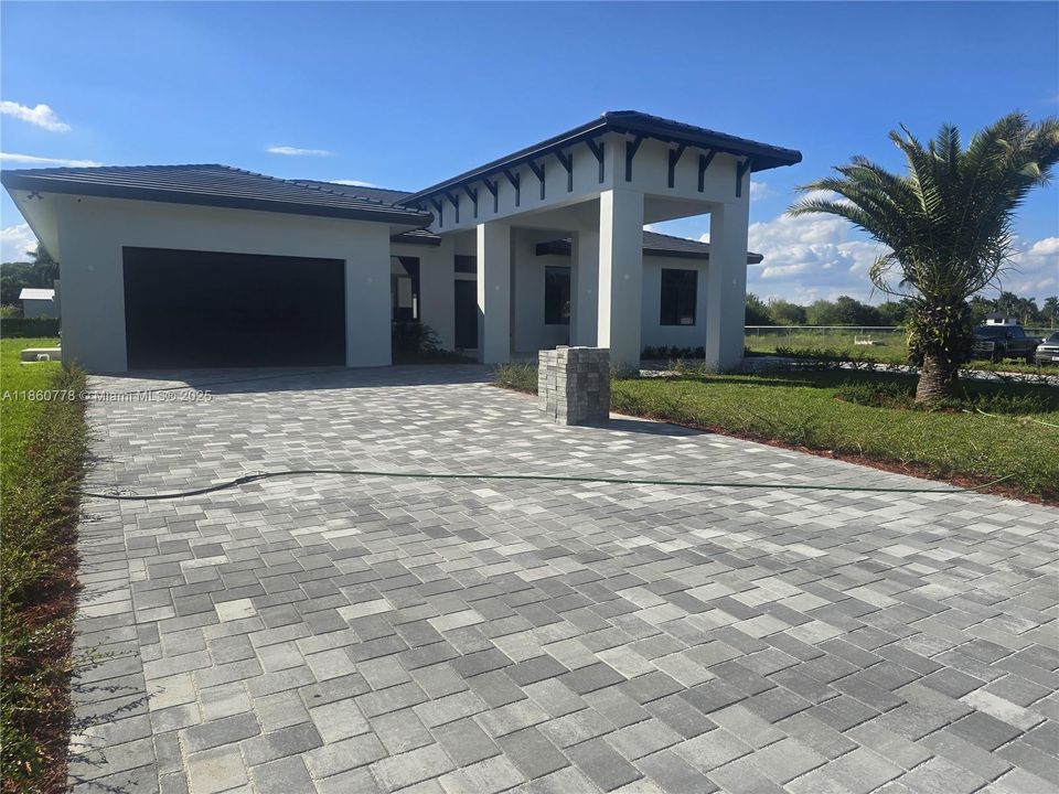 Recently Sold: $1,495,000 (5 beds, 4 baths, 3328 Square Feet)