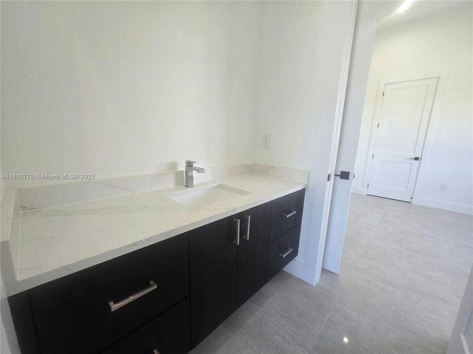 Recently Sold: $1,495,000 (5 beds, 4 baths, 3328 Square Feet)