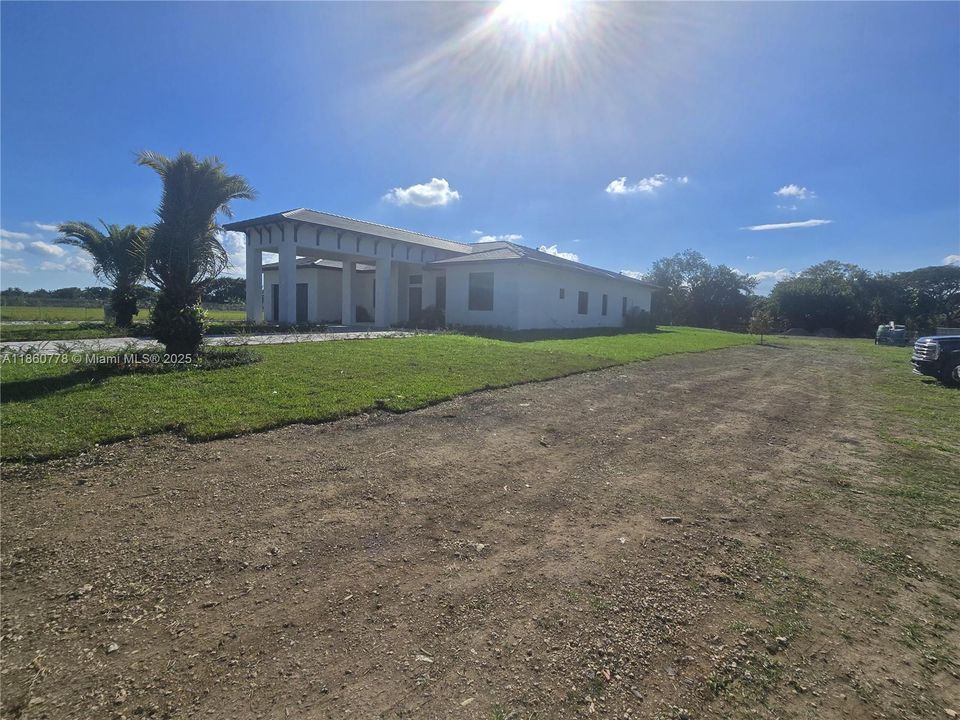 Recently Sold: $1,495,000 (5 beds, 4 baths, 3328 Square Feet)
