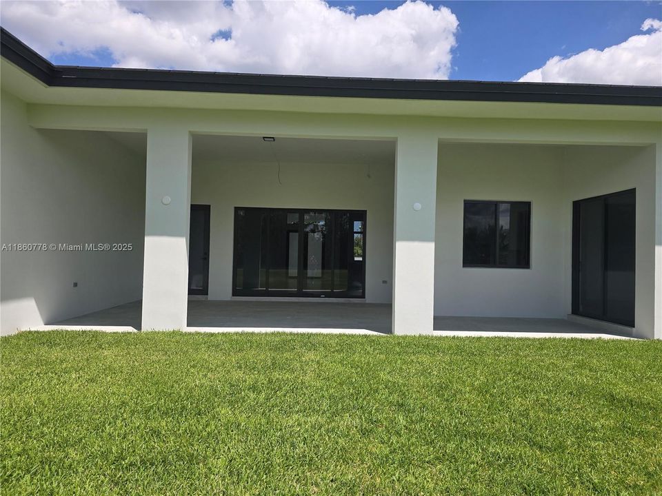 Recently Sold: $1,495,000 (5 beds, 4 baths, 3328 Square Feet)