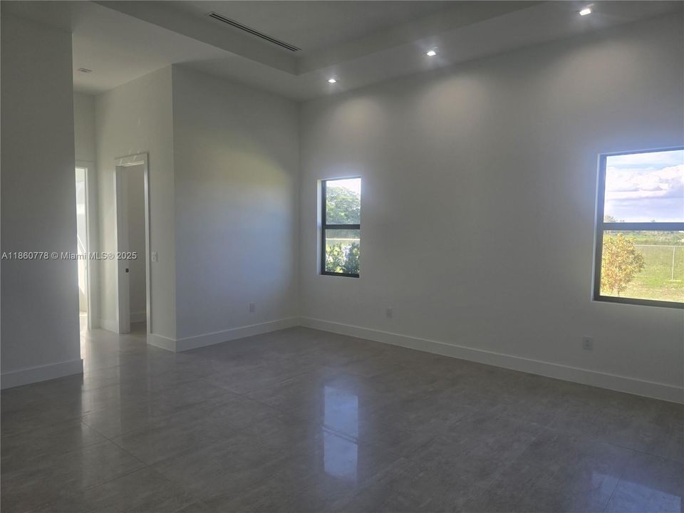 Recently Sold: $1,495,000 (5 beds, 4 baths, 3328 Square Feet)