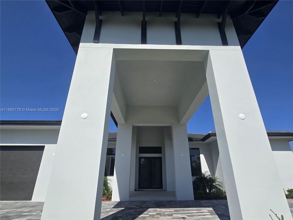 Recently Sold: $1,495,000 (5 beds, 4 baths, 3328 Square Feet)