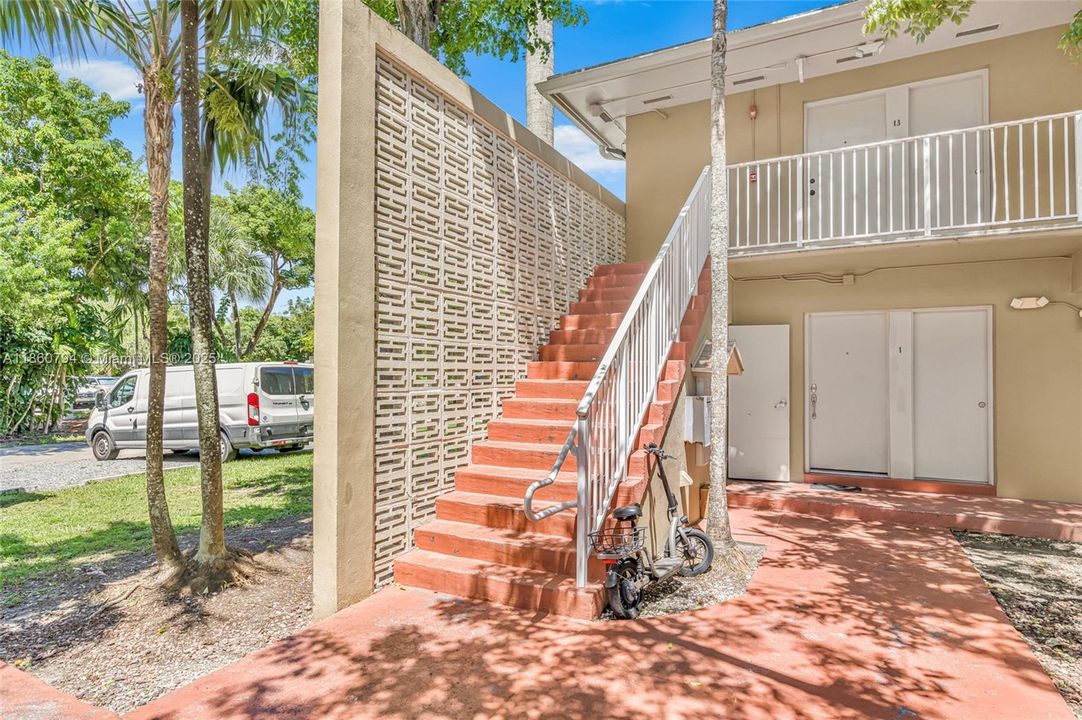 For Sale: $275,000 (1 beds, 1 baths, 510 Square Feet)