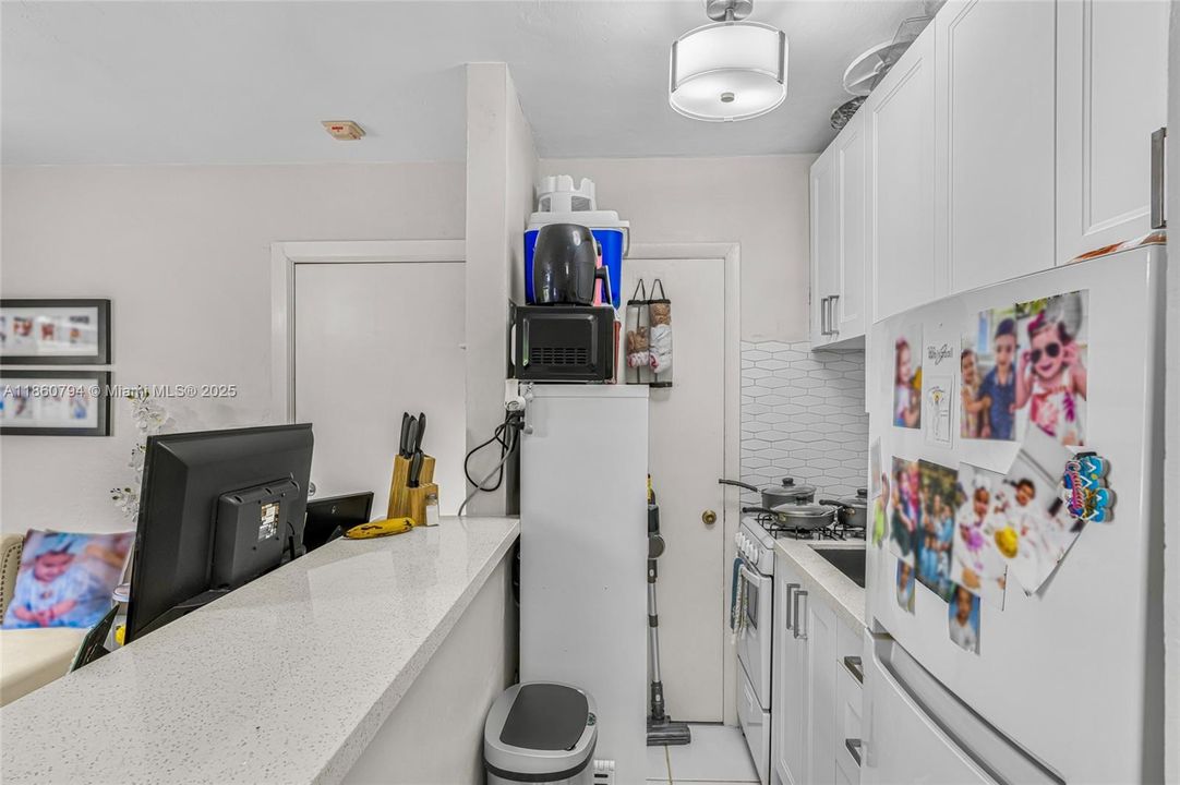 For Sale: $275,000 (1 beds, 1 baths, 510 Square Feet)