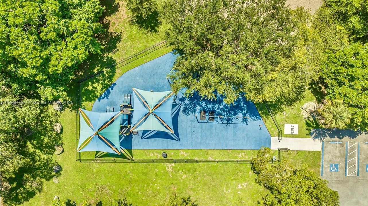 For Sale: $275,000 (1 beds, 1 baths, 510 Square Feet)