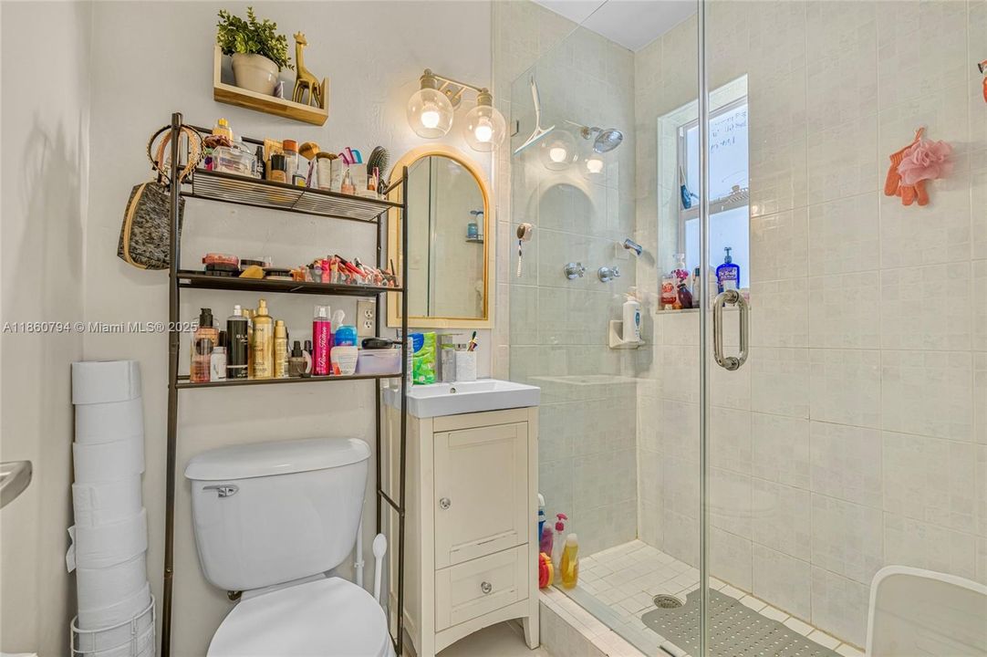 For Sale: $275,000 (1 beds, 1 baths, 510 Square Feet)