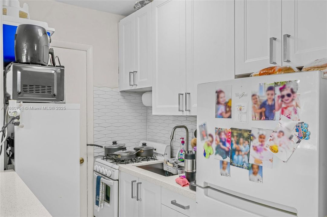 For Sale: $275,000 (1 beds, 1 baths, 510 Square Feet)