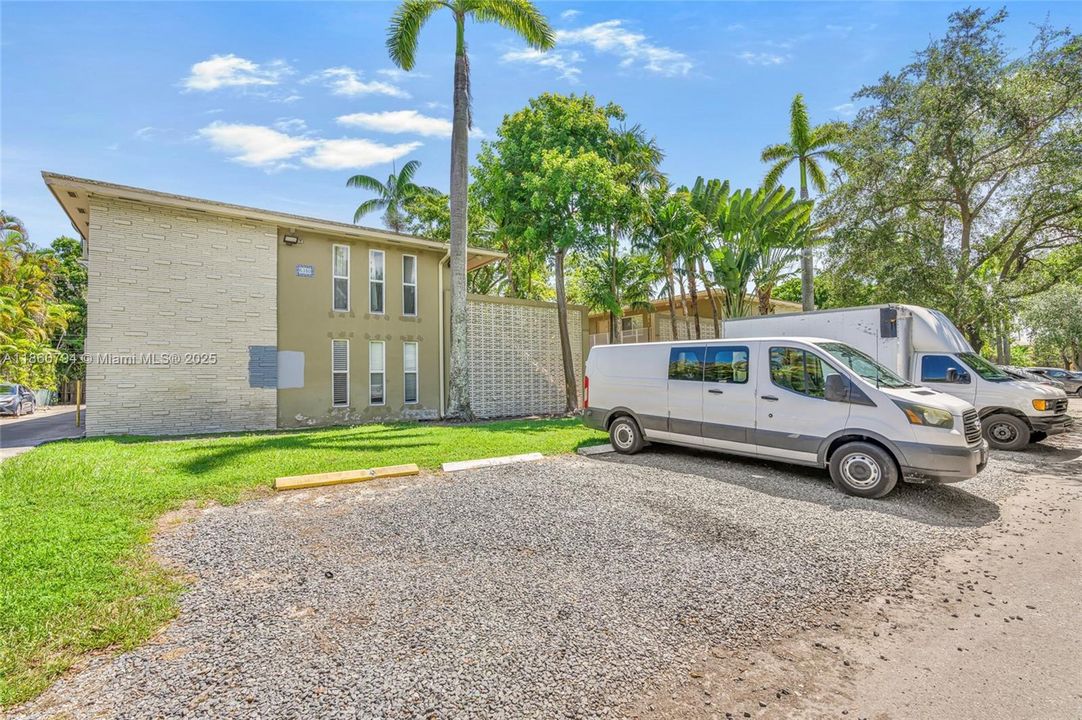 For Sale: $275,000 (1 beds, 1 baths, 510 Square Feet)