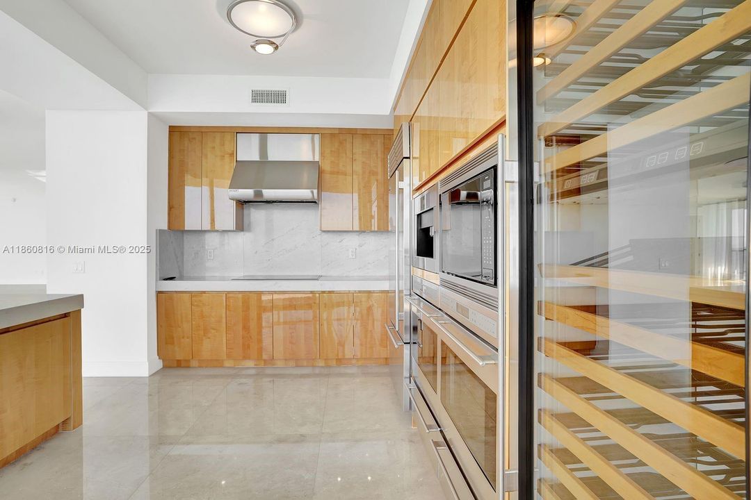 Activo con contrato: $37,000 (3 camas, 3 baños, 3281 Pies cuadrados)