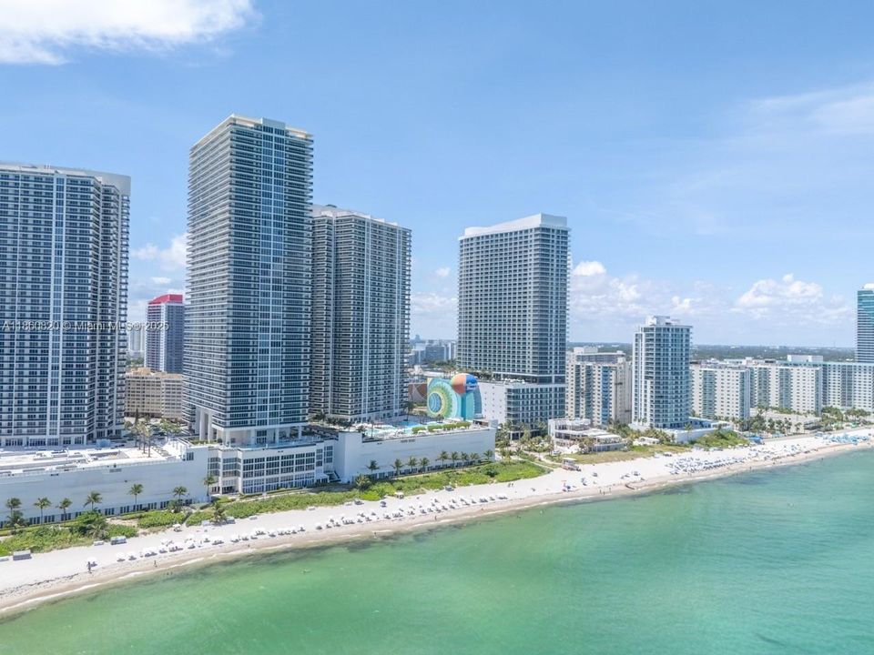 For Sale: $680,000 (1 beds, 1 baths, 871 Square Feet)