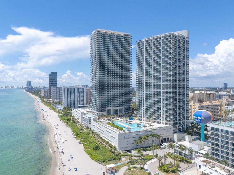 For Sale: $680,000 (1 beds, 1 baths, 871 Square Feet)