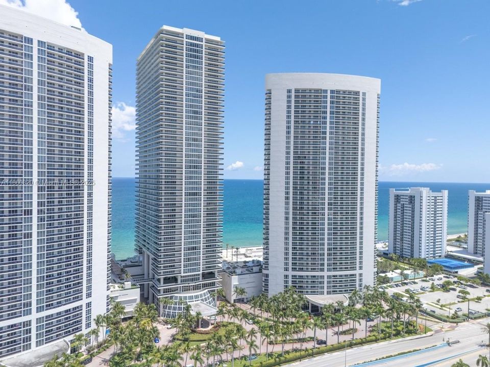 For Sale: $680,000 (1 beds, 1 baths, 871 Square Feet)