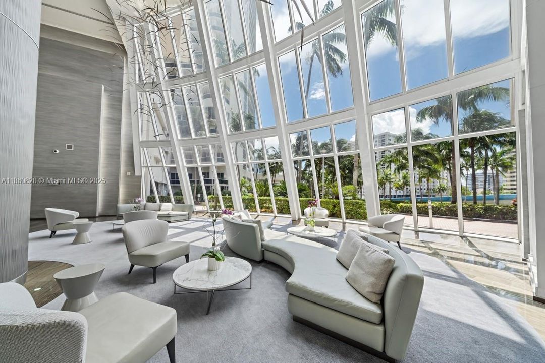 For Sale: $680,000 (1 beds, 1 baths, 871 Square Feet)