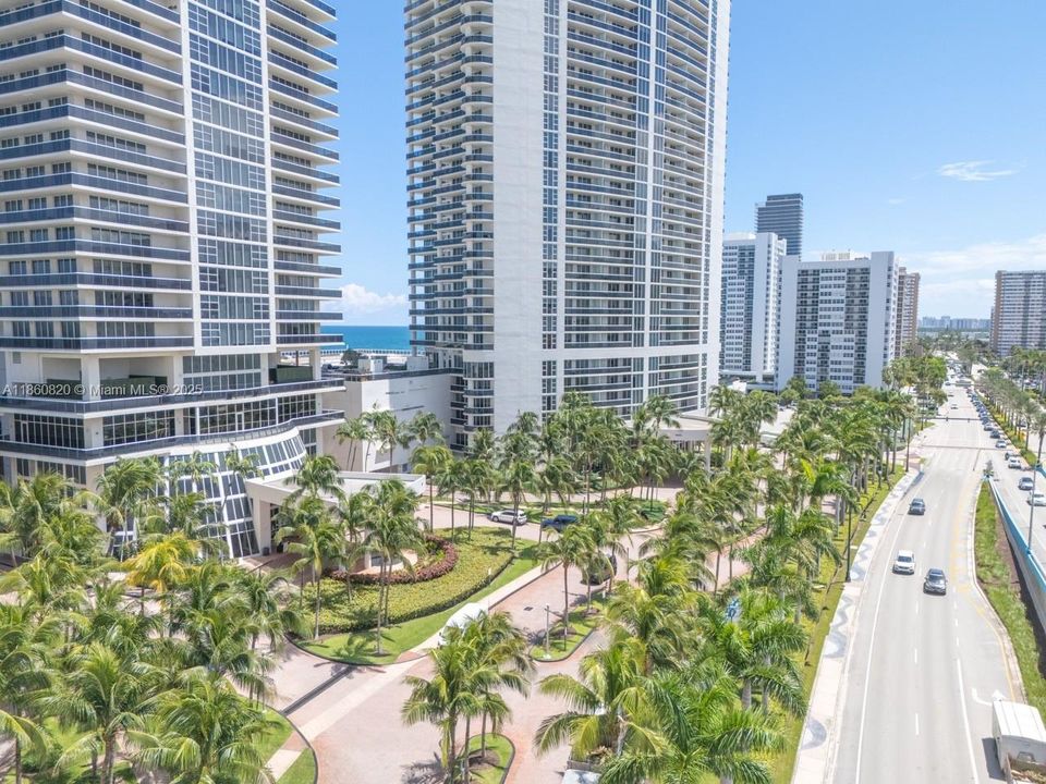 For Sale: $680,000 (1 beds, 1 baths, 871 Square Feet)