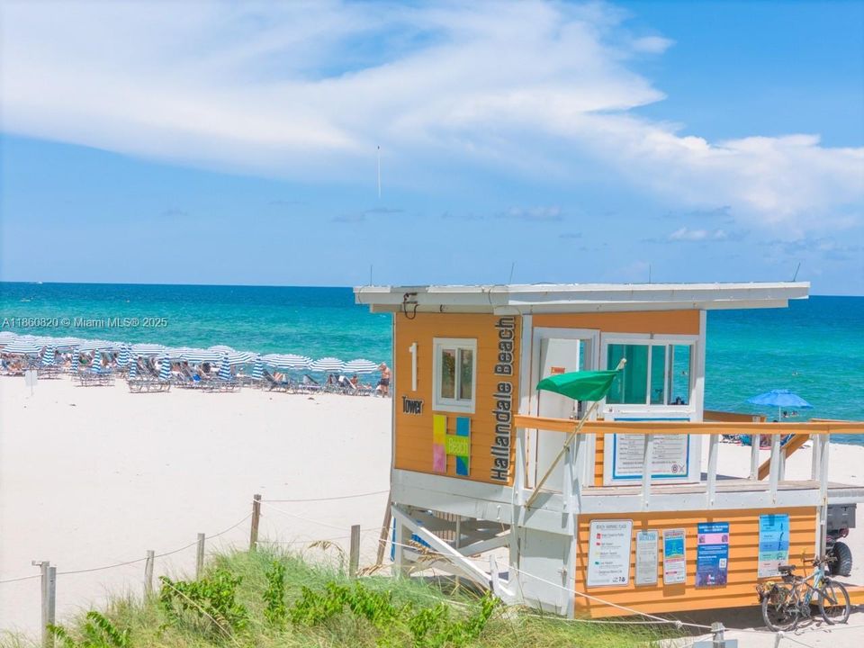 For Sale: $680,000 (1 beds, 1 baths, 871 Square Feet)