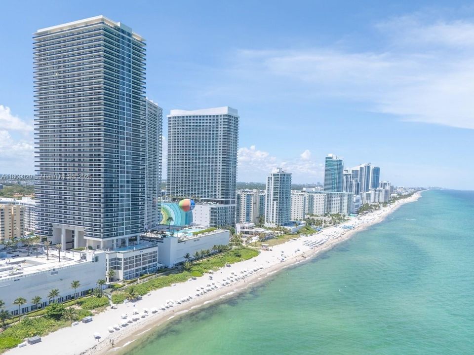 For Sale: $680,000 (1 beds, 1 baths, 871 Square Feet)