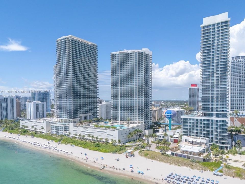 For Sale: $680,000 (1 beds, 1 baths, 871 Square Feet)