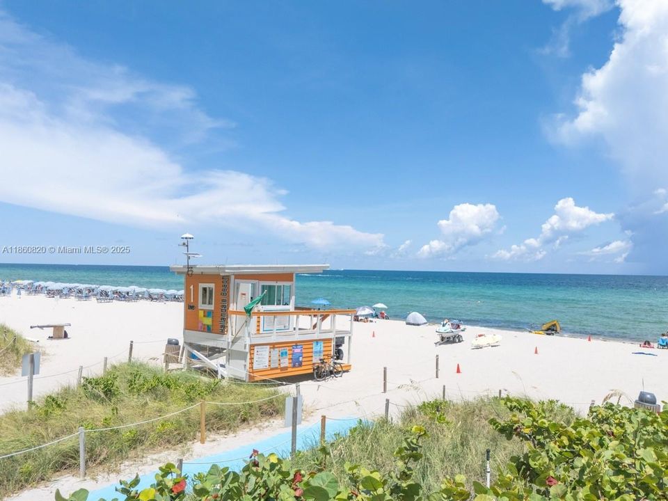 For Sale: $680,000 (1 beds, 1 baths, 871 Square Feet)