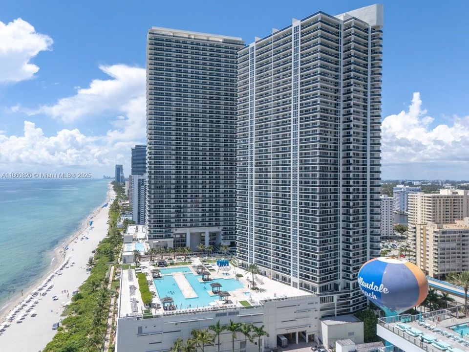 For Sale: $680,000 (1 beds, 1 baths, 871 Square Feet)