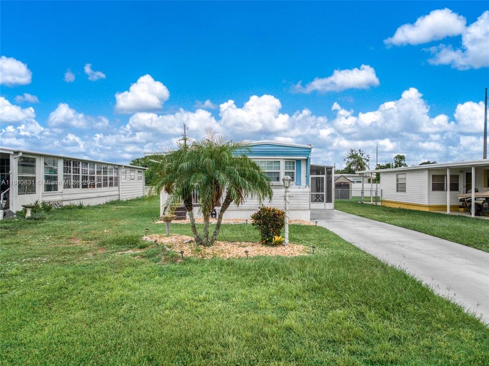 最近售出: $90,000 (2 贝兹, 1 浴室, 672 平方英尺)