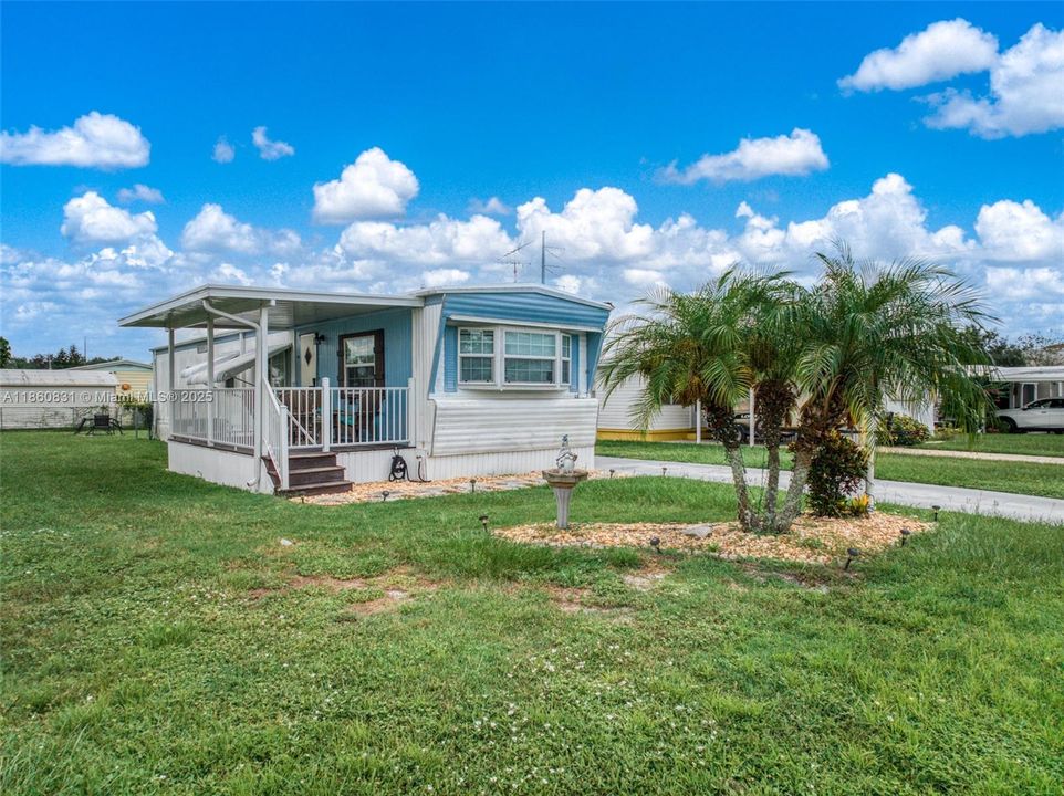 最近售出: $90,000 (2 贝兹, 1 浴室, 672 平方英尺)