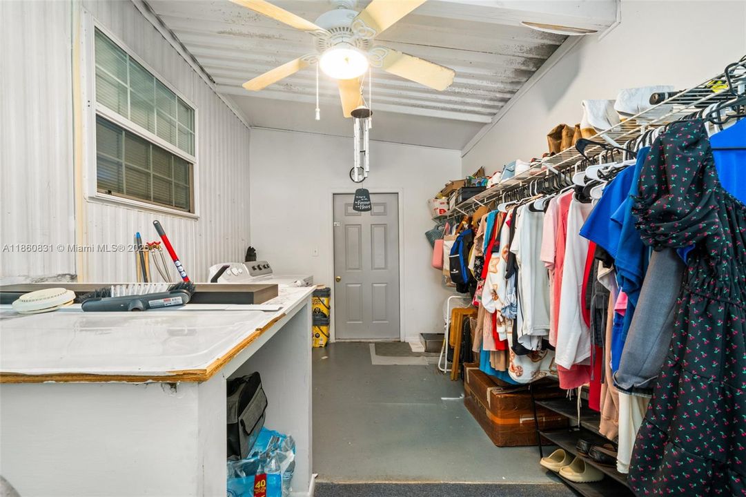 最近售出: $90,000 (2 贝兹, 1 浴室, 672 平方英尺)