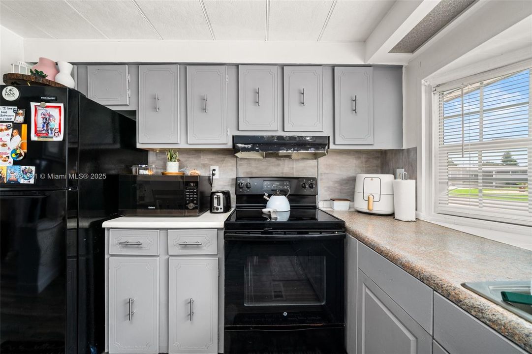 最近售出: $90,000 (2 贝兹, 1 浴室, 672 平方英尺)