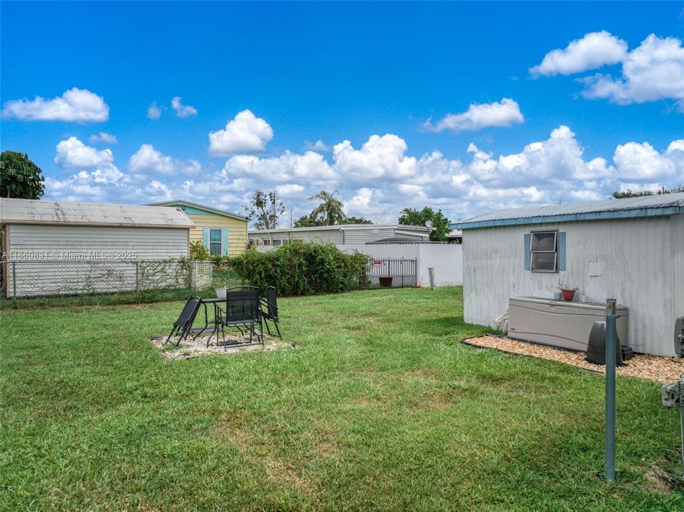 最近售出: $90,000 (2 贝兹, 1 浴室, 672 平方英尺)