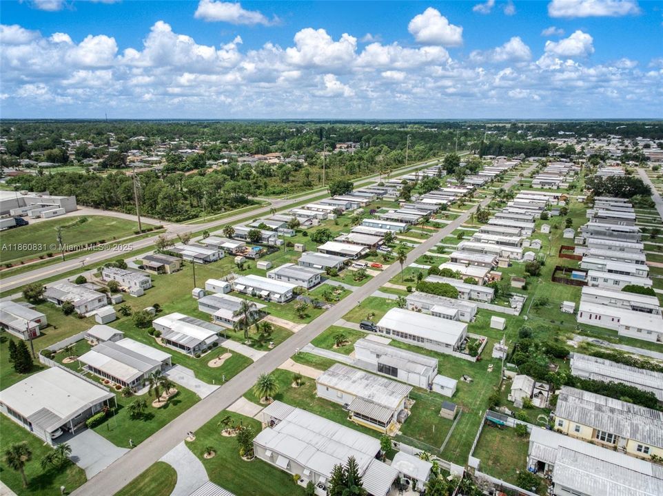 最近售出: $90,000 (2 贝兹, 1 浴室, 672 平方英尺)