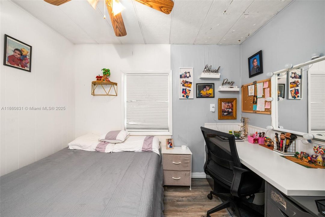 最近售出: $90,000 (2 贝兹, 1 浴室, 672 平方英尺)