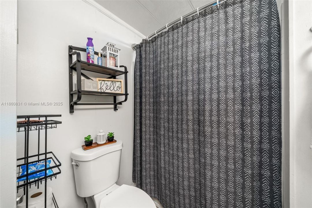 最近售出: $90,000 (2 贝兹, 1 浴室, 672 平方英尺)