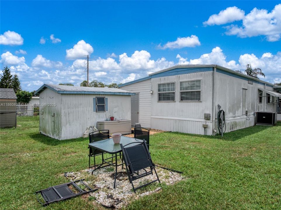 最近售出: $90,000 (2 贝兹, 1 浴室, 672 平方英尺)