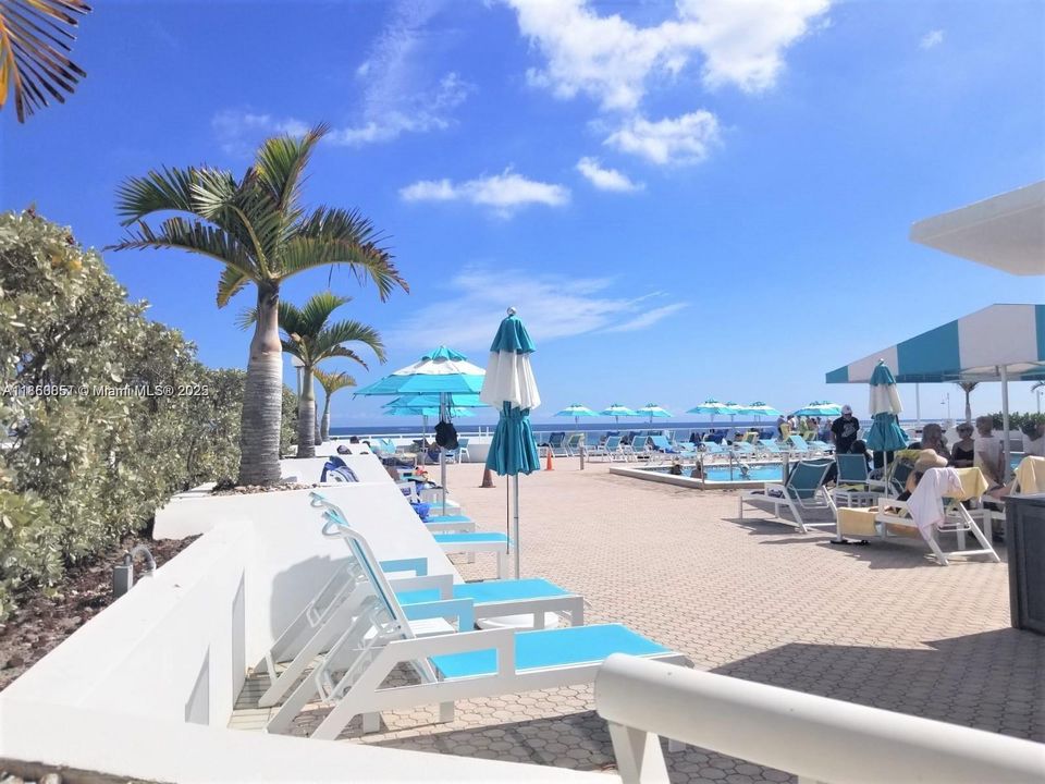 待售: $735,000 (2 贝兹, 2 浴室, 1080 平方英尺)