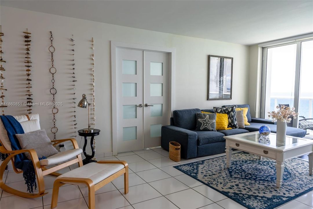 待售: $735,000 (2 贝兹, 2 浴室, 1080 平方英尺)