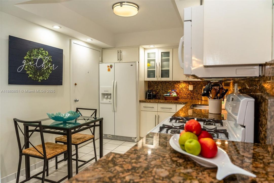 待售: $735,000 (2 贝兹, 2 浴室, 1080 平方英尺)