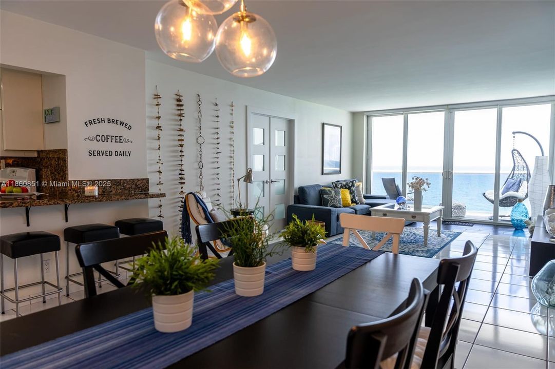 待售: $735,000 (2 贝兹, 2 浴室, 1080 平方英尺)