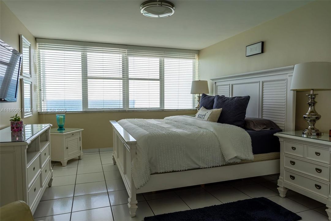 待售: $735,000 (2 贝兹, 2 浴室, 1080 平方英尺)