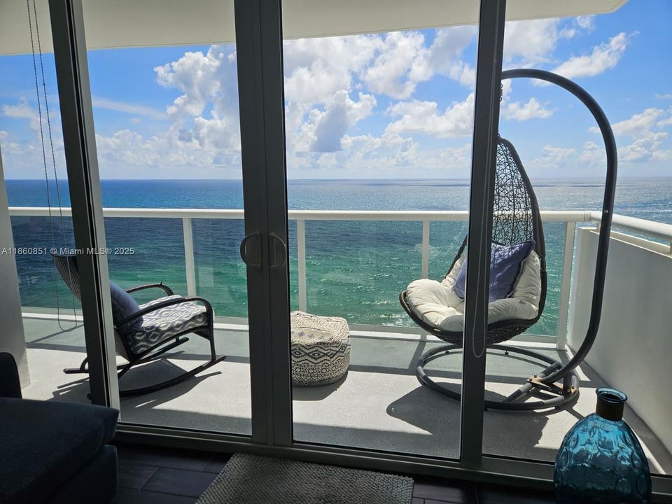 待售: $735,000 (2 贝兹, 2 浴室, 1080 平方英尺)