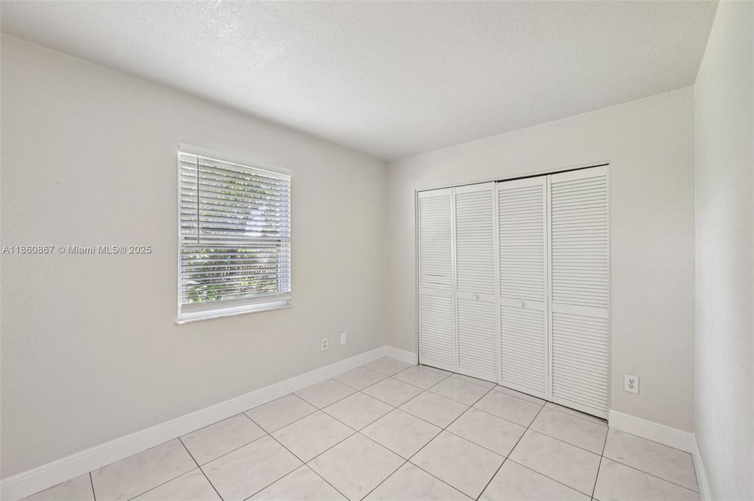 Под контрактом: $318,200 (4 спален, 2 ванн, 1568 Квадратных фут)