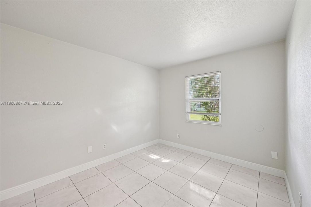 Под контрактом: $318,200 (4 спален, 2 ванн, 1568 Квадратных фут)