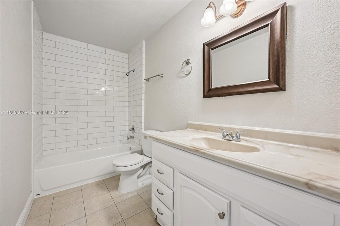 Под контрактом: $318,200 (4 спален, 2 ванн, 1568 Квадратных фут)