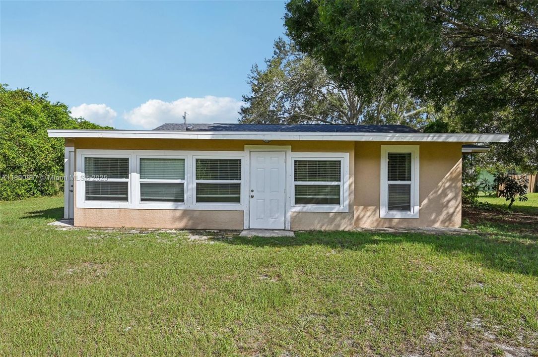 Под контрактом: $318,200 (4 спален, 2 ванн, 1568 Квадратных фут)