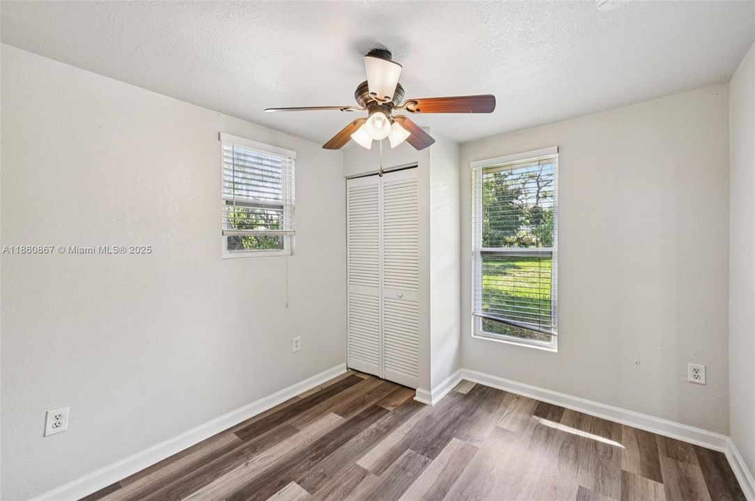 Под контрактом: $318,200 (4 спален, 2 ванн, 1568 Квадратных фут)